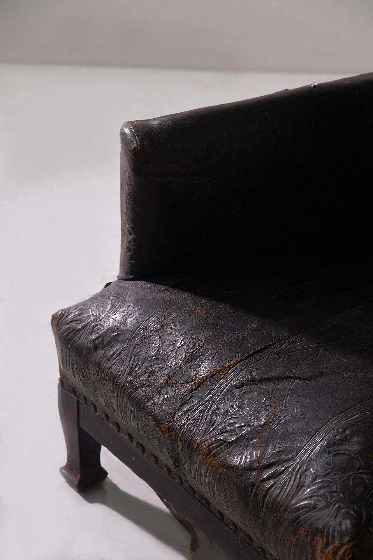 Art Nouveau leather armchair with floral decorations, 20th century 6