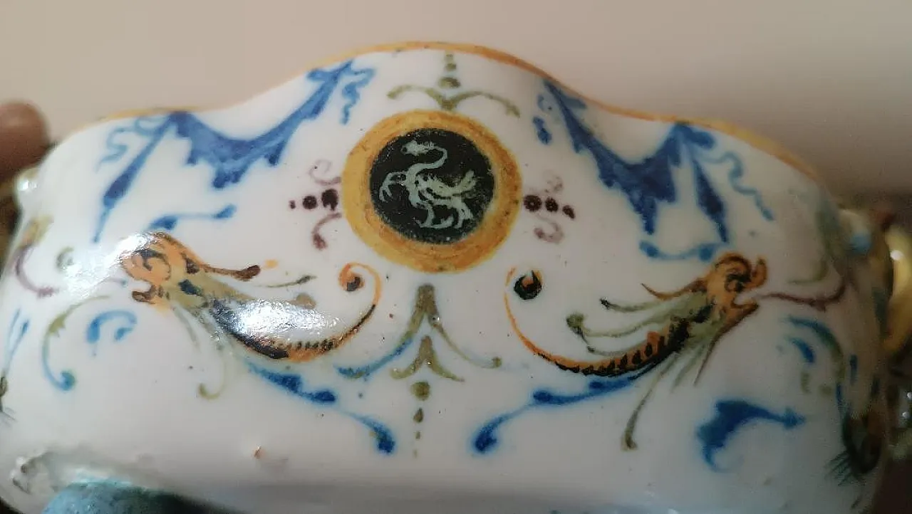 Majolica centerpiece bowl, 18th century 8
