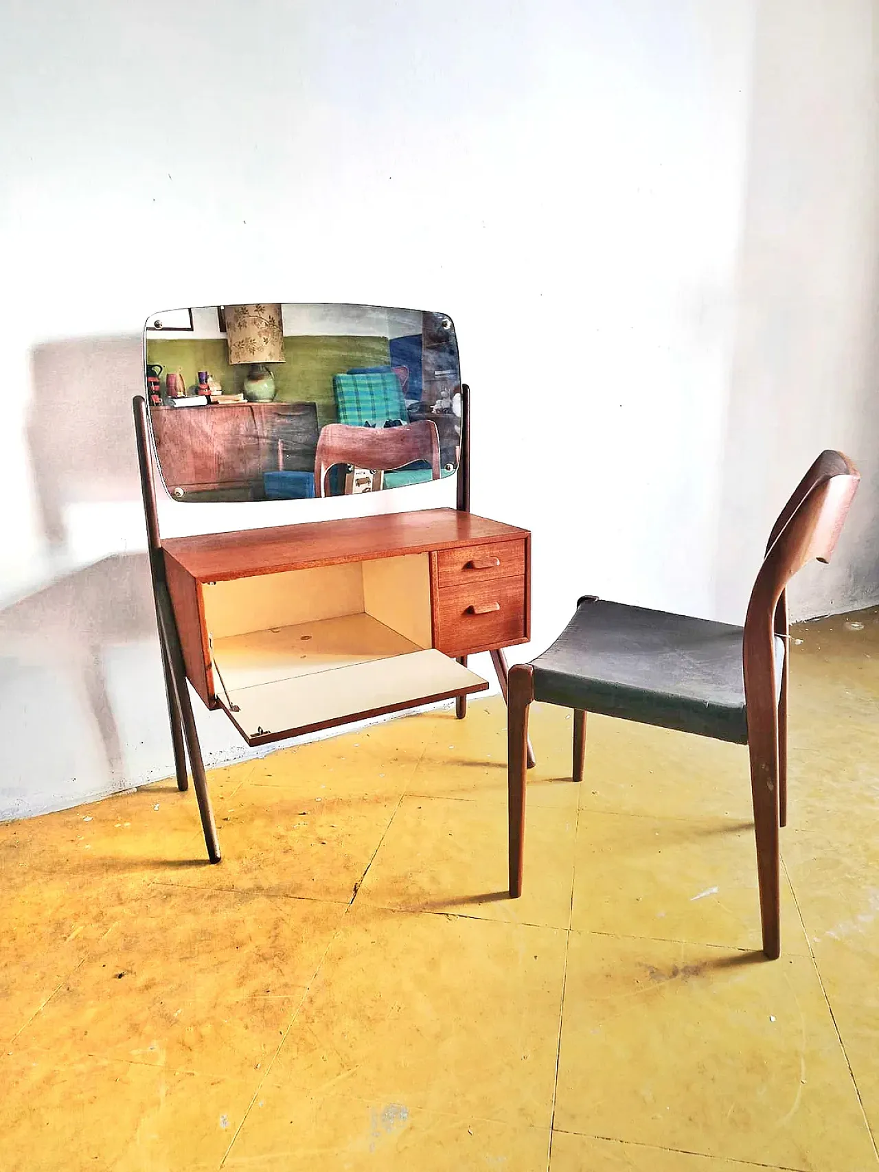Danish teak dressing table, 1950s 4