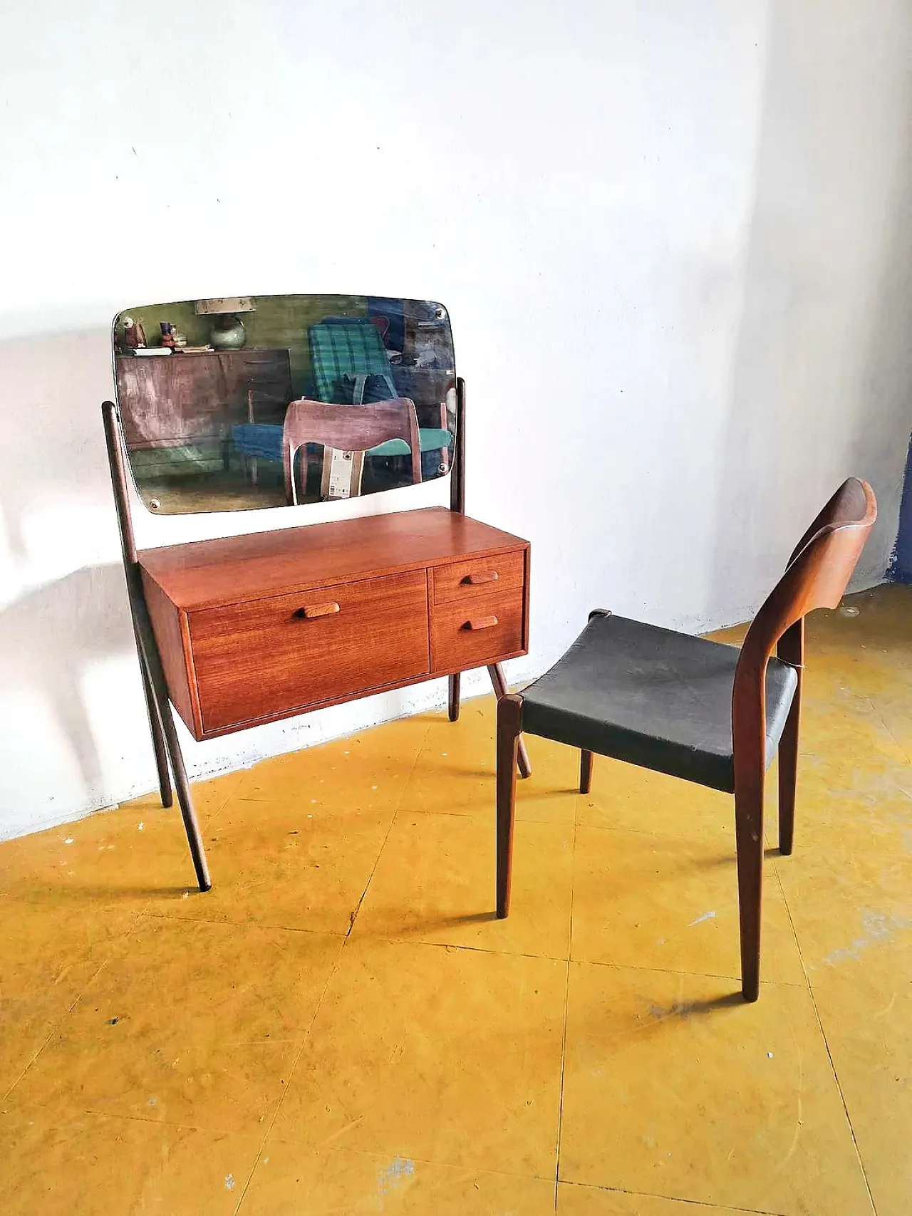Danish teak dressing table, 1950s 5