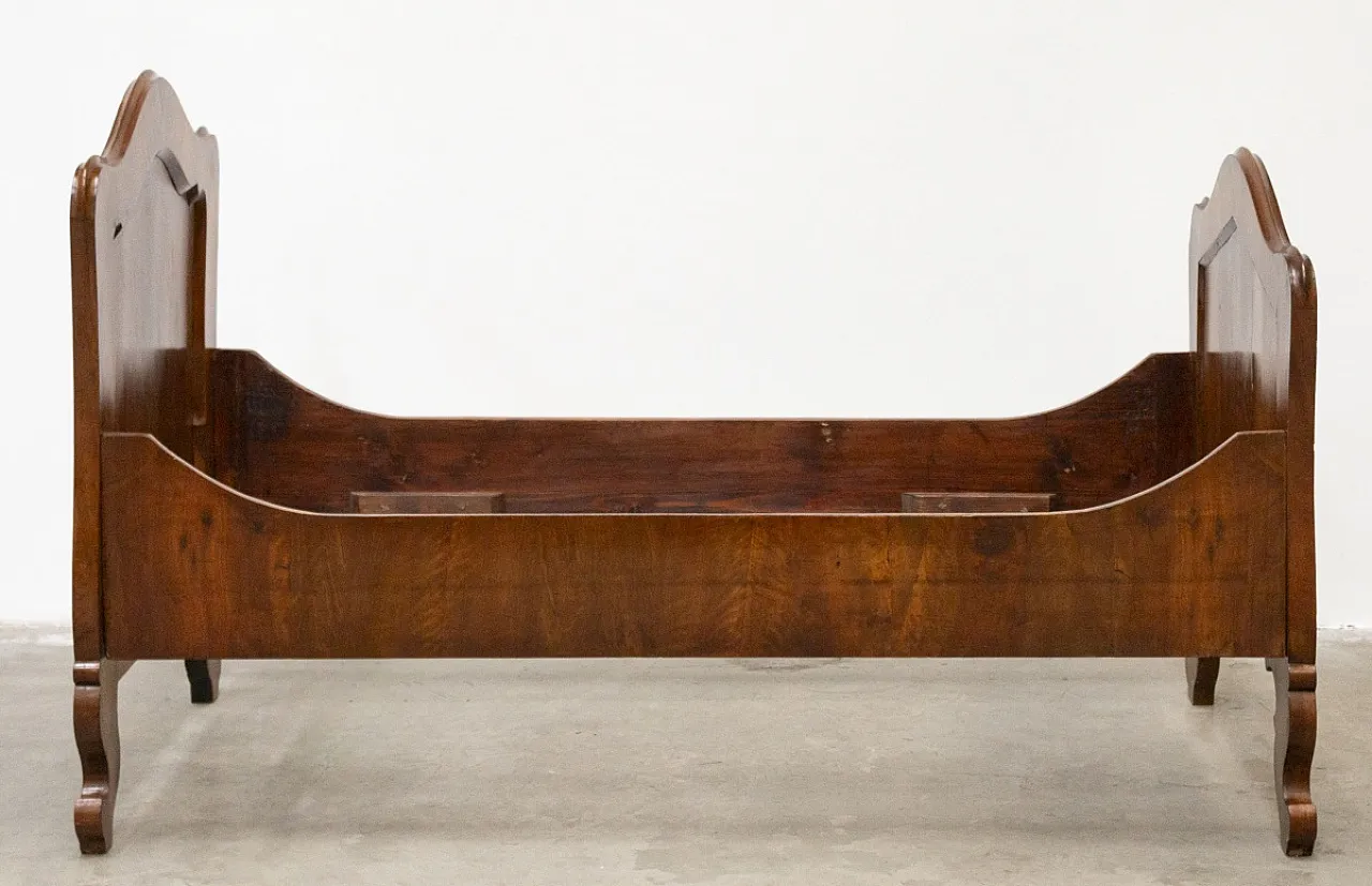 Letto in stile Biedermeier lastronato e impiallacciato in noce, '800 4