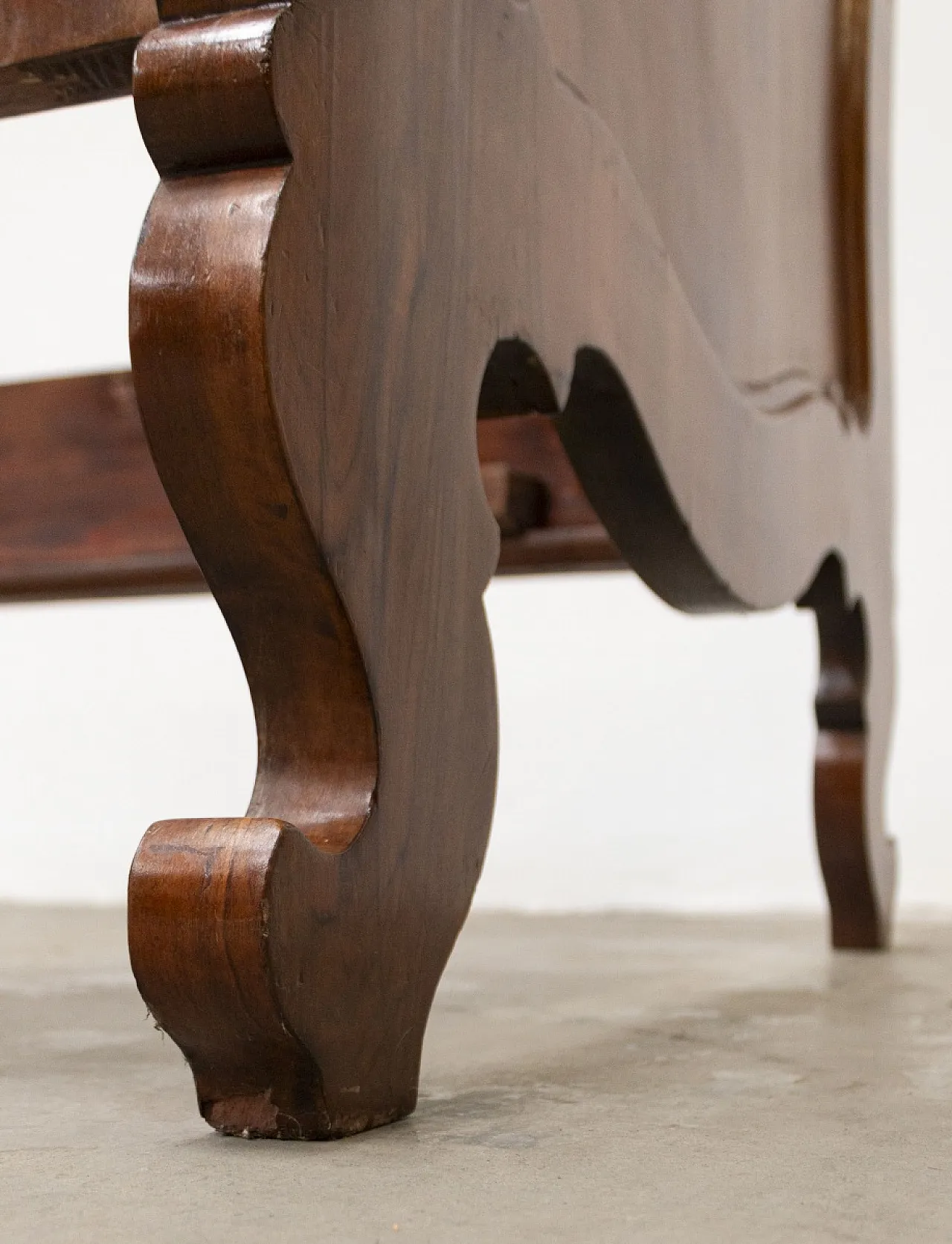 Letto in stile Biedermeier lastronato e impiallacciato in noce, '800 9