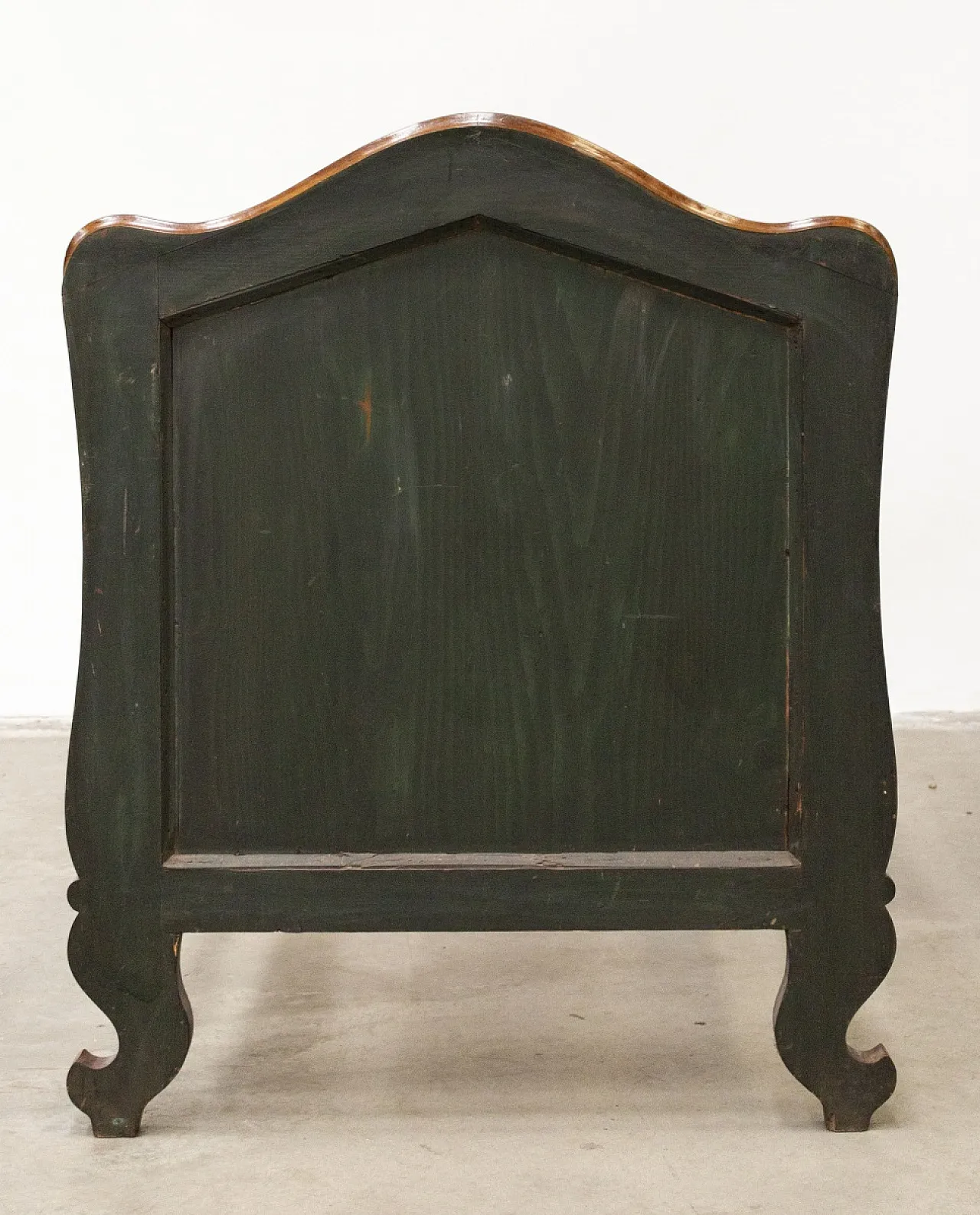 Letto in stile Biedermeier lastronato e impiallacciato in noce, '800 11