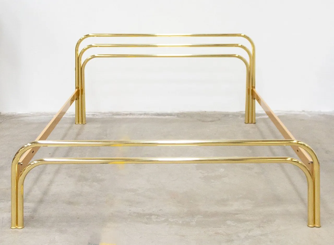 Letto matrimoniale in ottone dorato di Cantori, anni '70 1