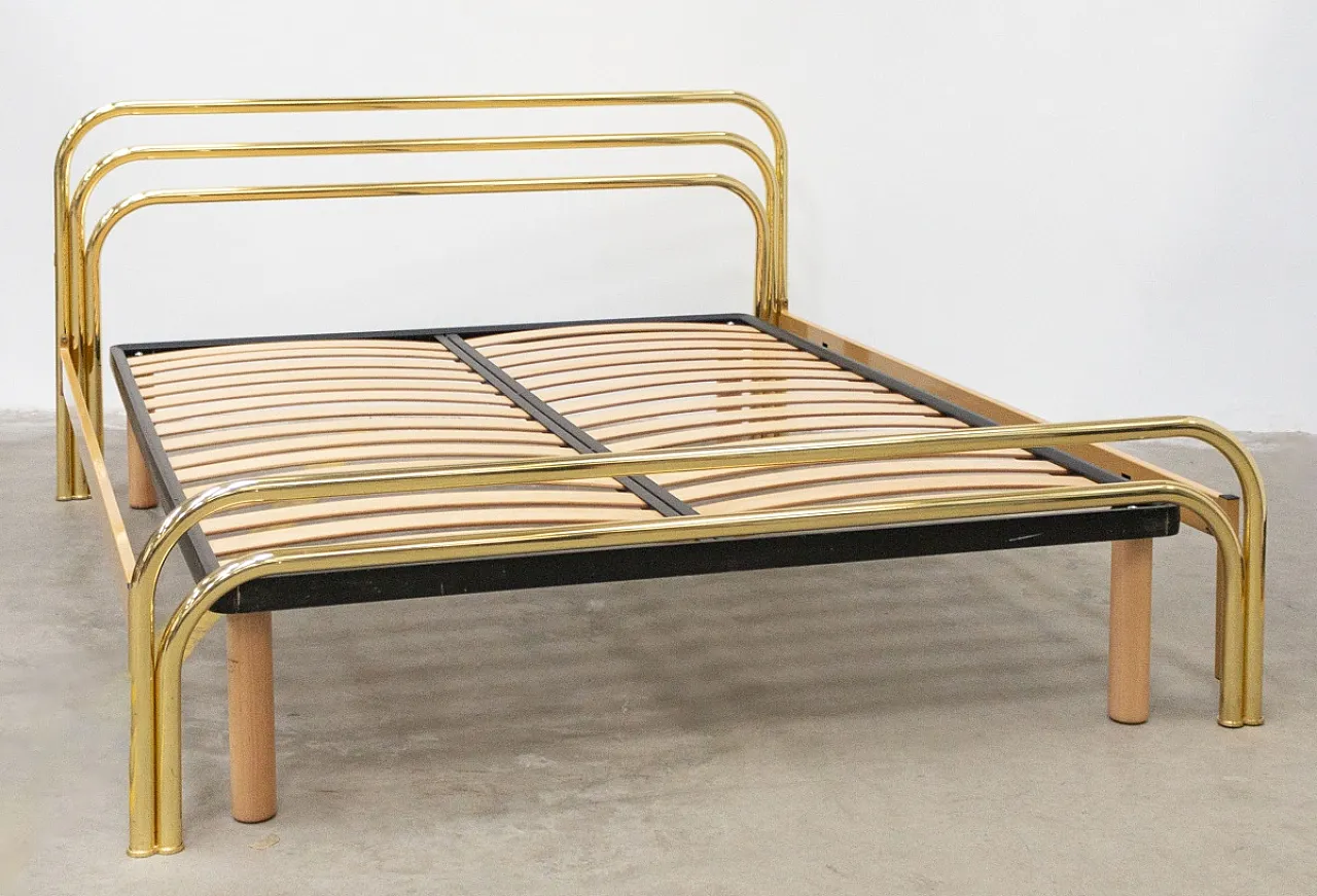 Letto matrimoniale in ottone dorato di Cantori, anni '70 2