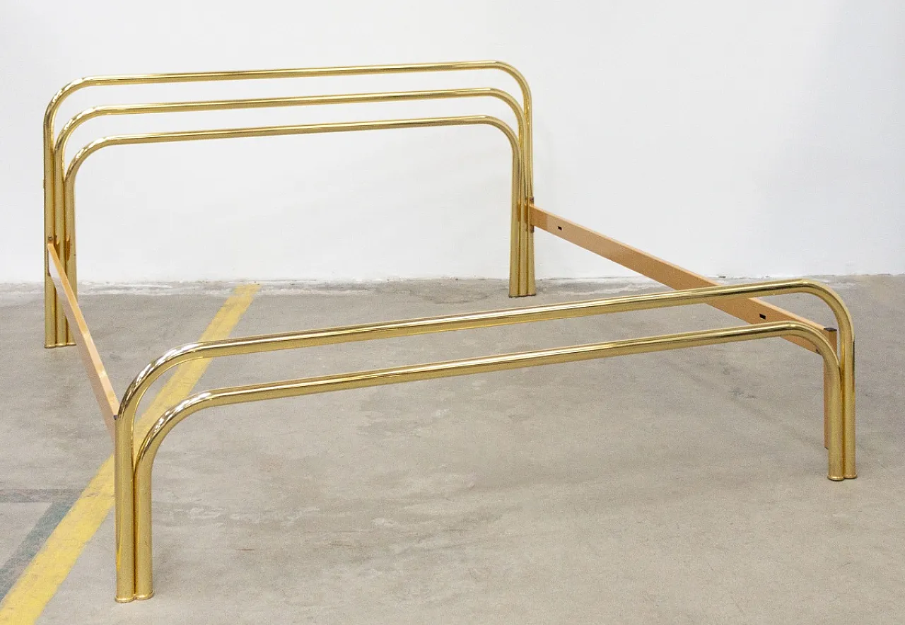 Letto matrimoniale in ottone dorato di Cantori, anni '70 3