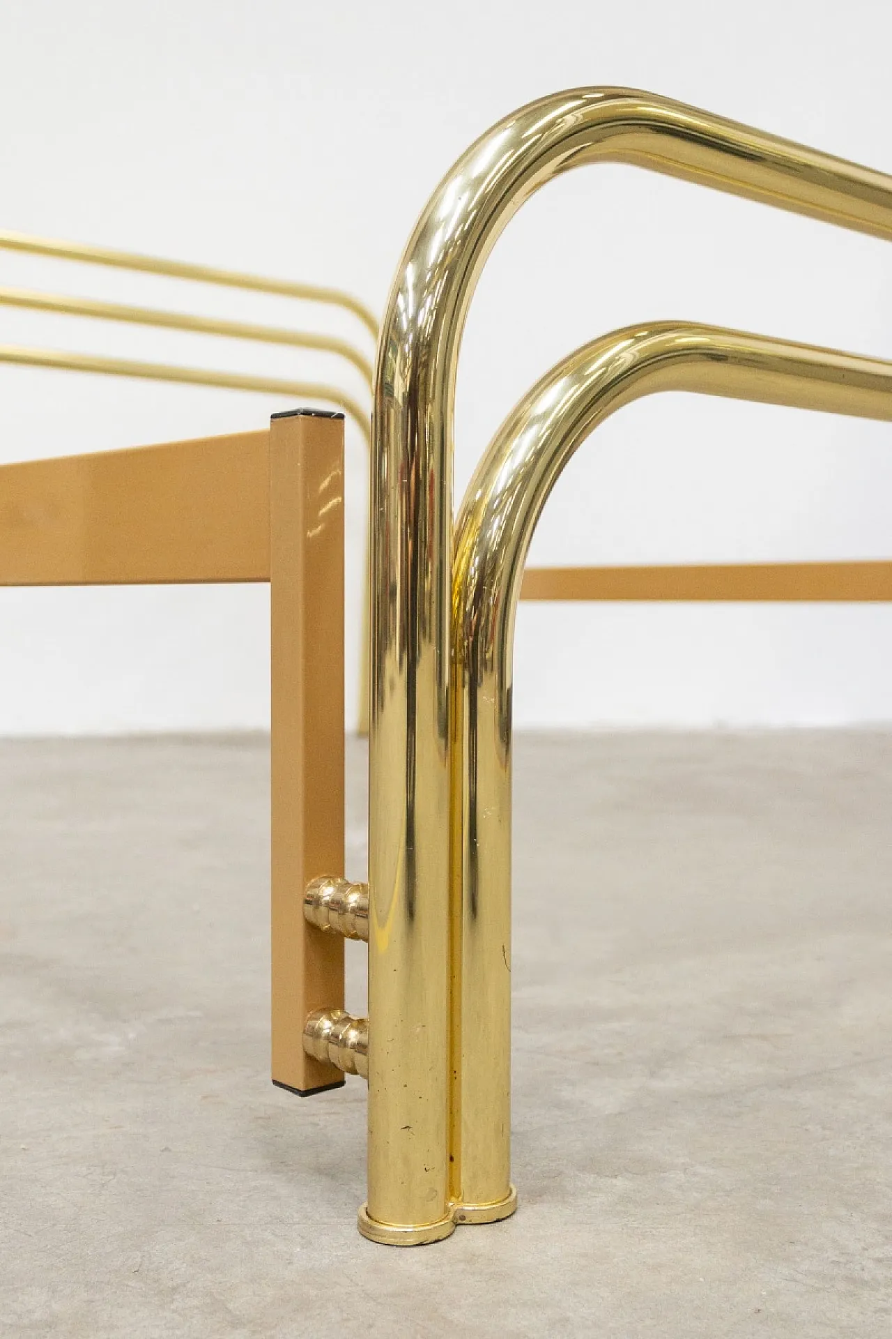 Letto matrimoniale in ottone dorato di Cantori, anni '70 7