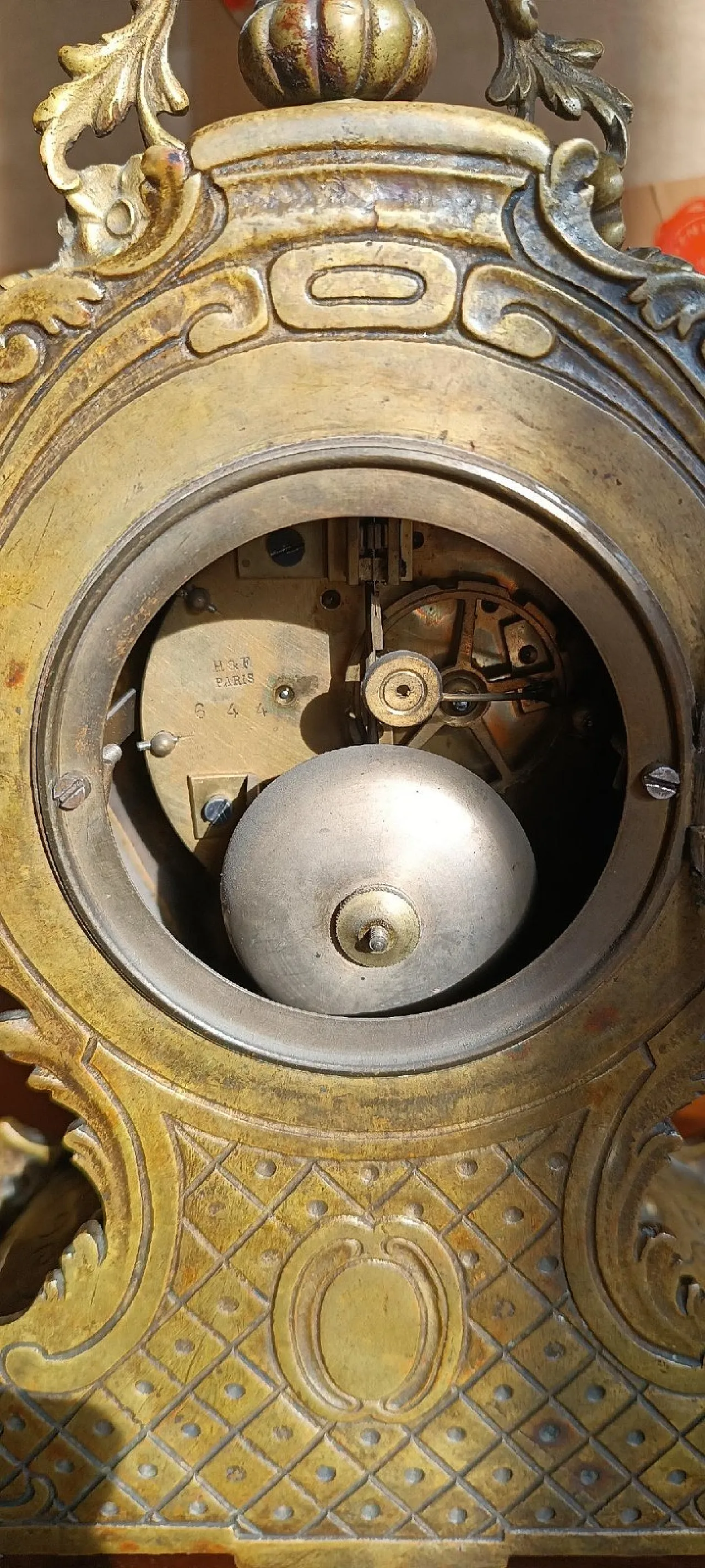 Bronze and porcelain table clock, mid-19th century 9