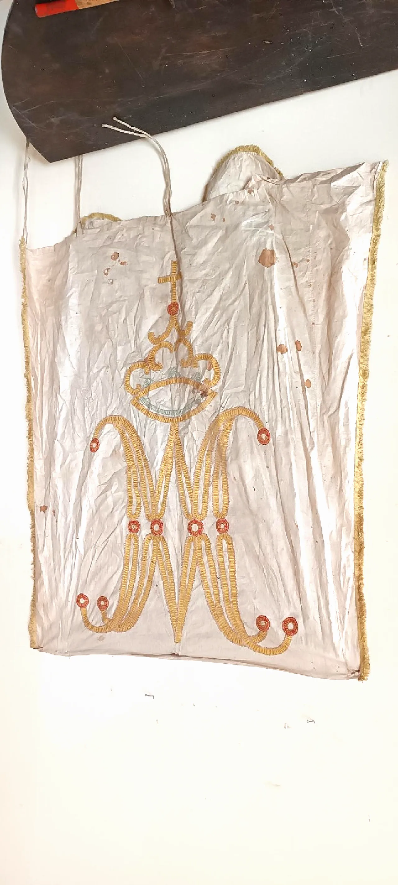 Embroidered fabric banner, 18th century 1