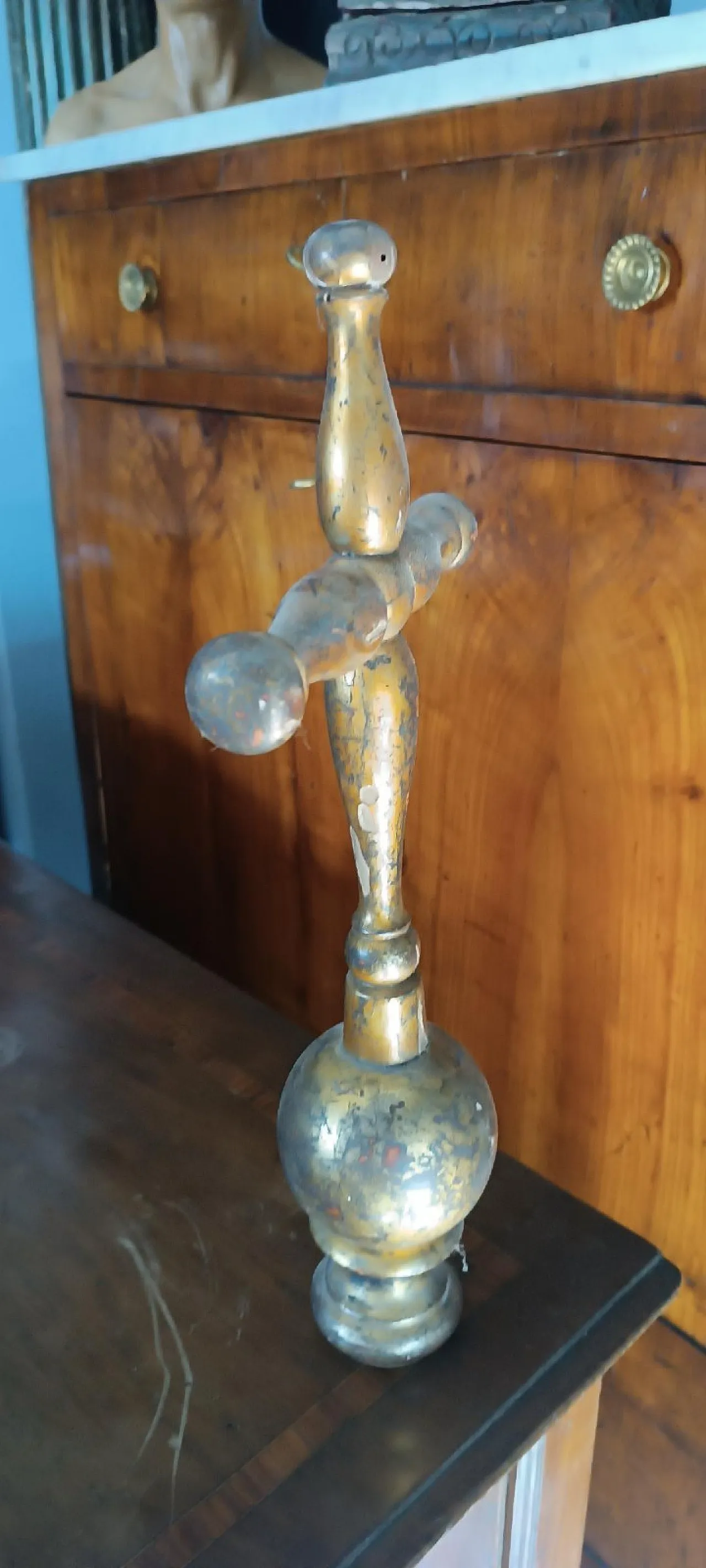 Gilded turned wooden processional cross in Mecca, 17th century 5
