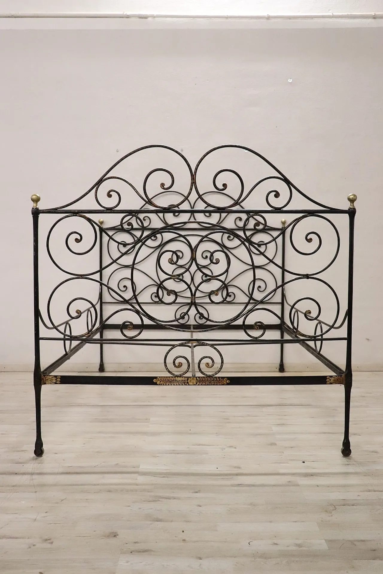 Antico letto matrimoniale in ferro battuto, '800 2