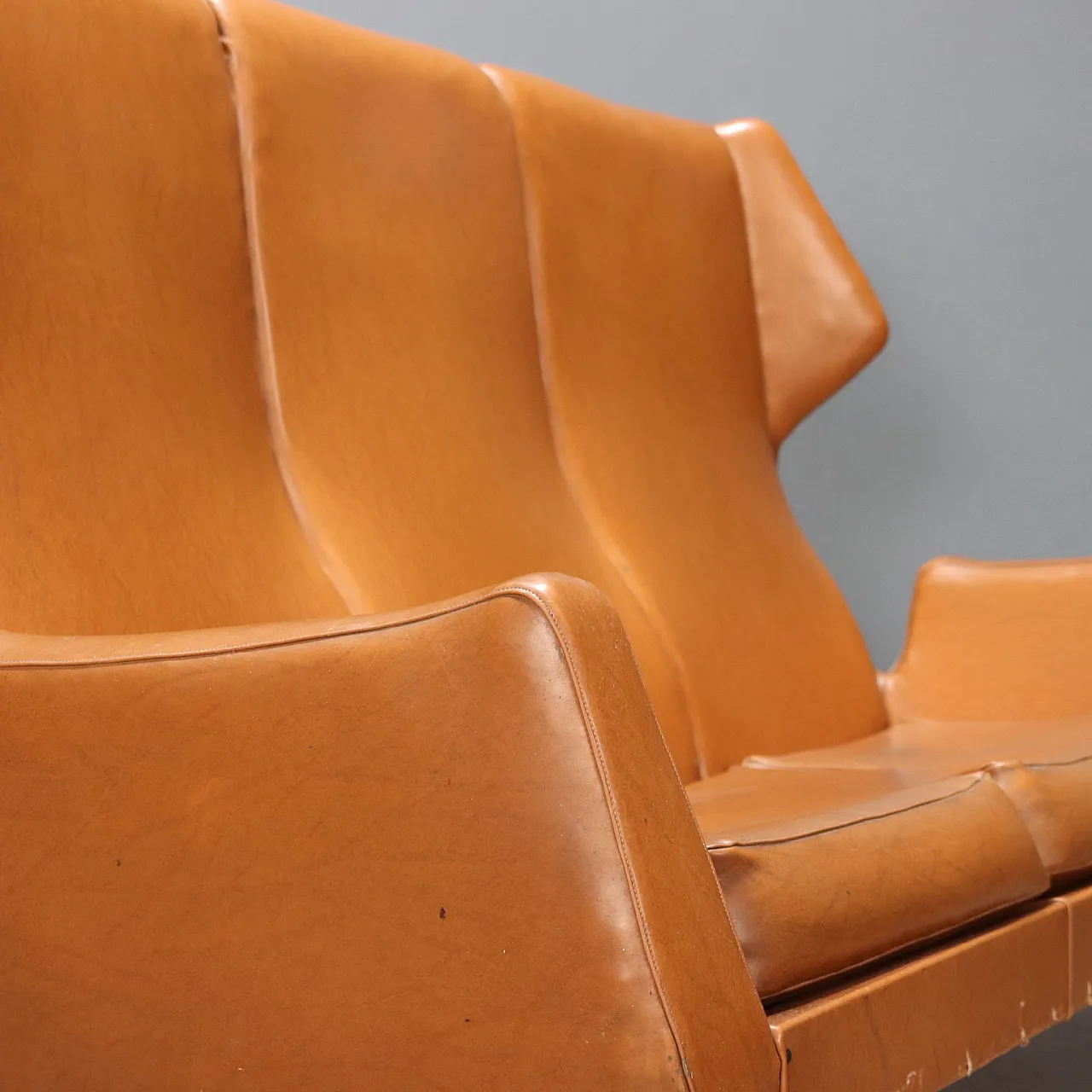 Divano a tre posti in espanso, skai e metallo smaltato, '900 5