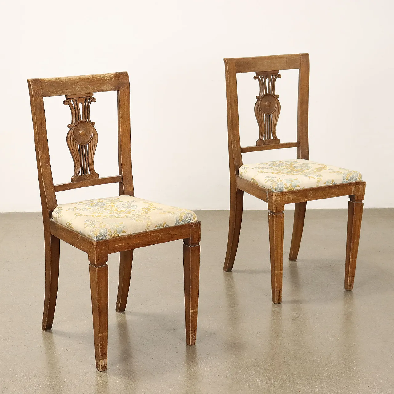 Poltroncina in noce con seduta e schienale imbottiti, metà '800 1