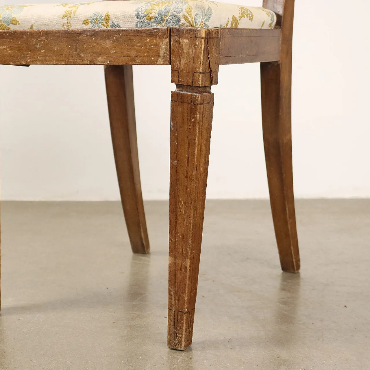 Poltroncina in noce con seduta e schienale imbottiti, metà '800 5