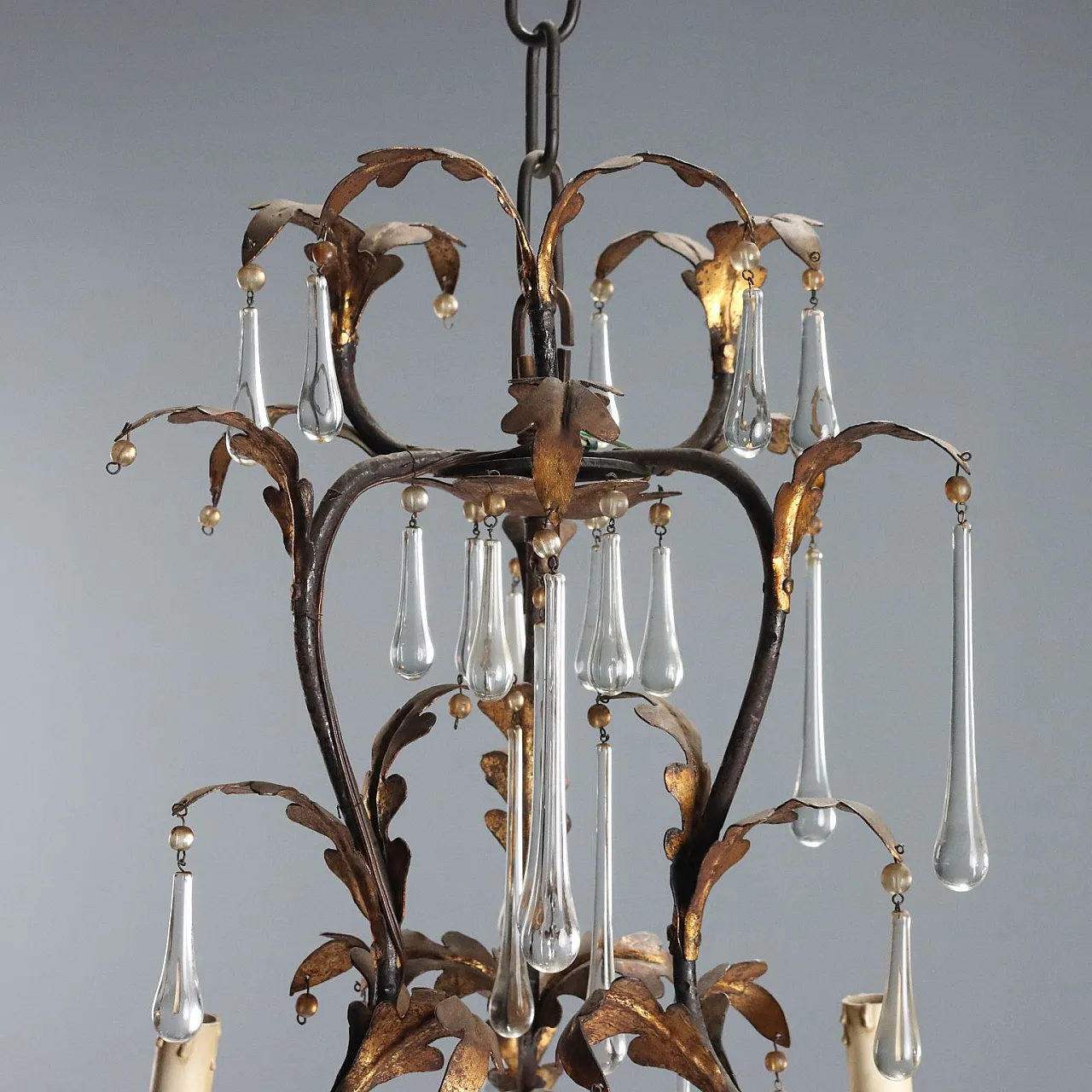 Lampadario in ferro, lamiera dorata e pendenti in vetro, fine '800 5