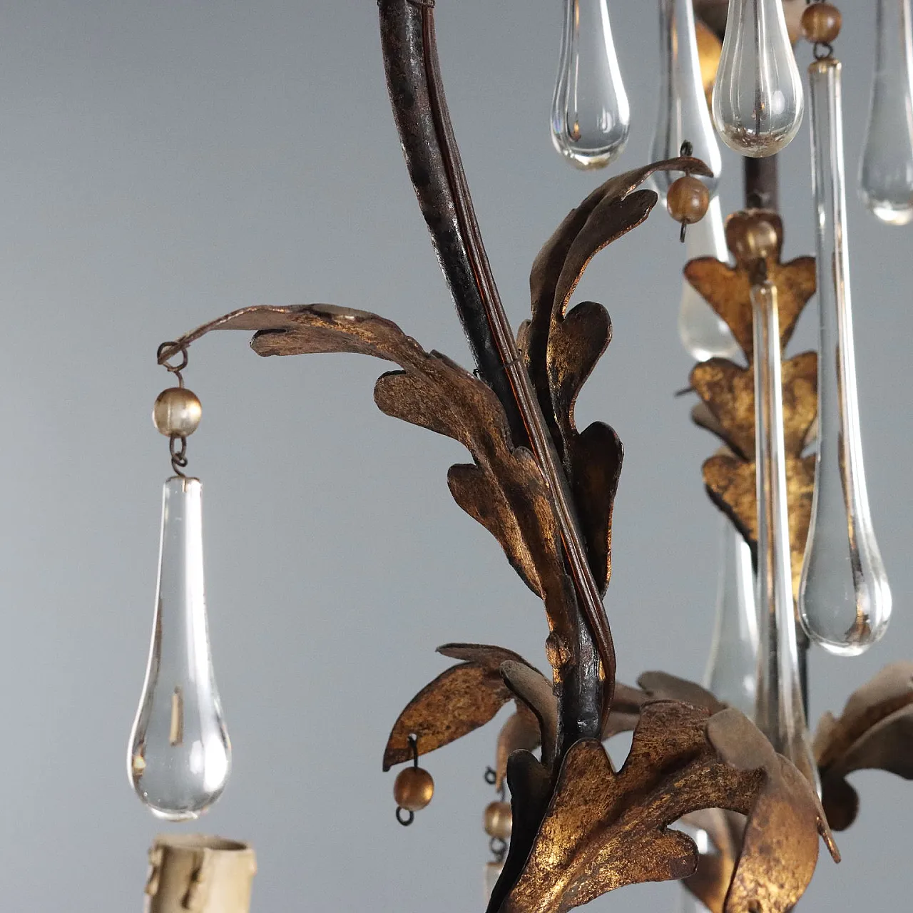 Lampadario in ferro, lamiera dorata e pendenti in vetro, fine '800 6