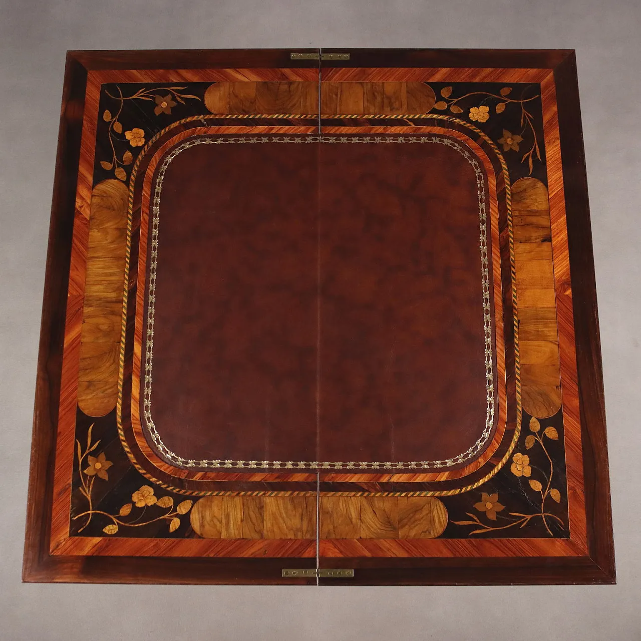 Tavolo da gioco impiallacciato in palissandro e mogano, '700 10