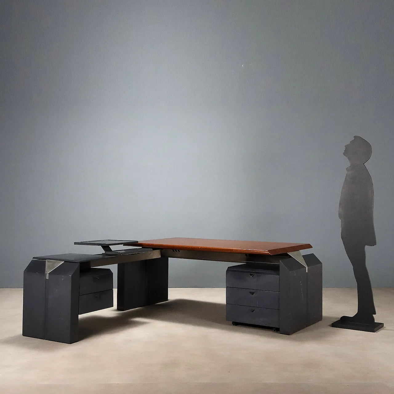 Scrivania con cassetti in noce e alluminio cromato, '900 2