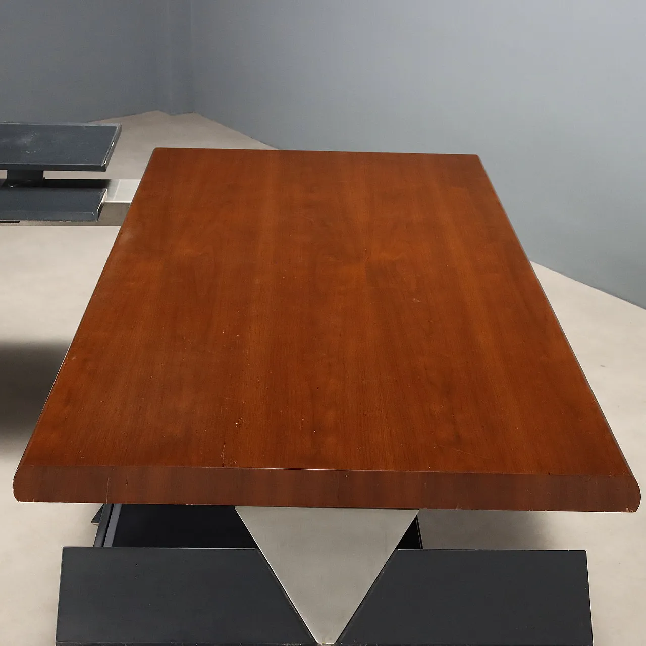 Scrivania con cassetti in noce e alluminio cromato, '900 3