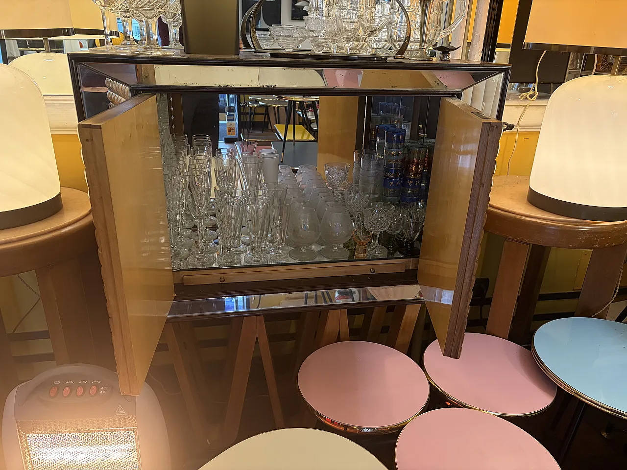 Osvaldo Borsani bar cabinet, 40s 15