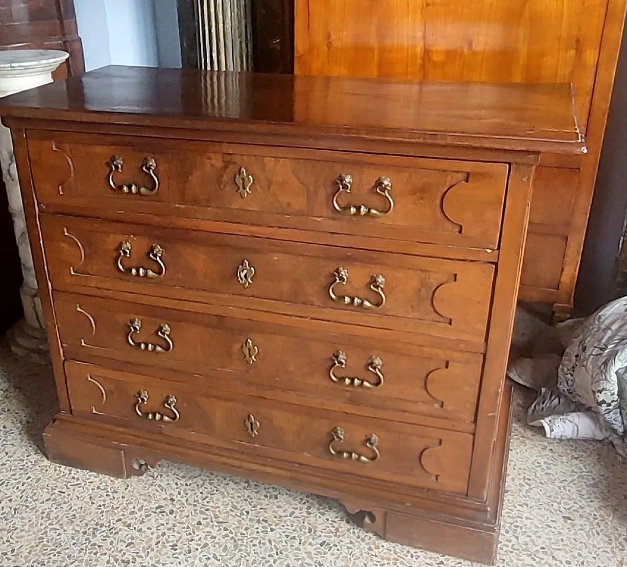Walnut drawer, 17th Century 2