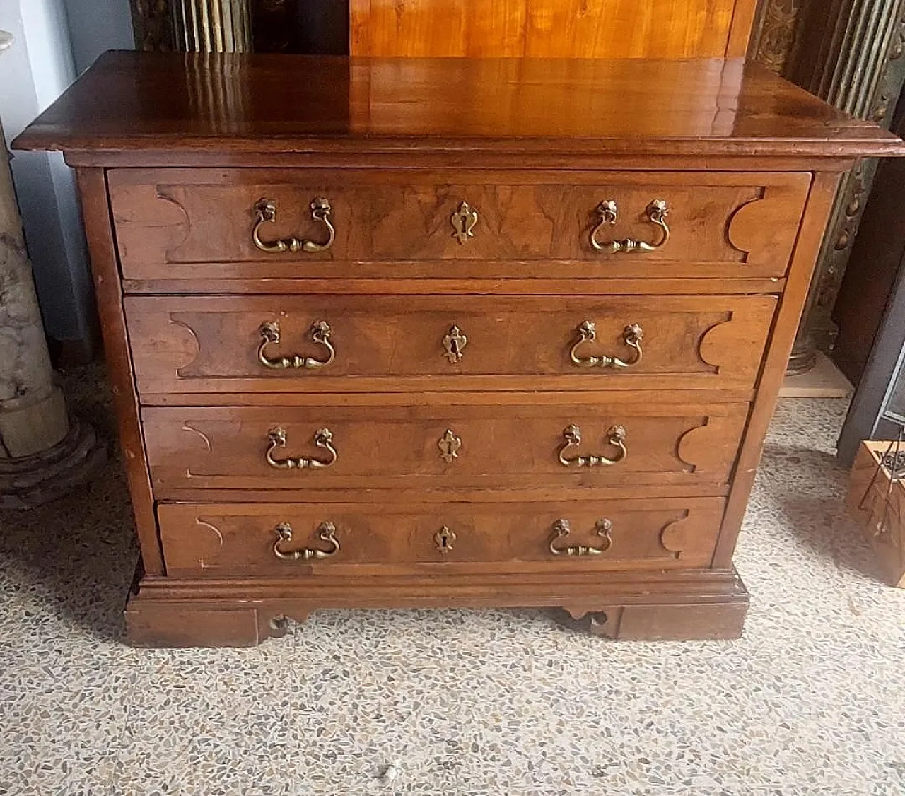 Walnut drawer, 17th Century 4