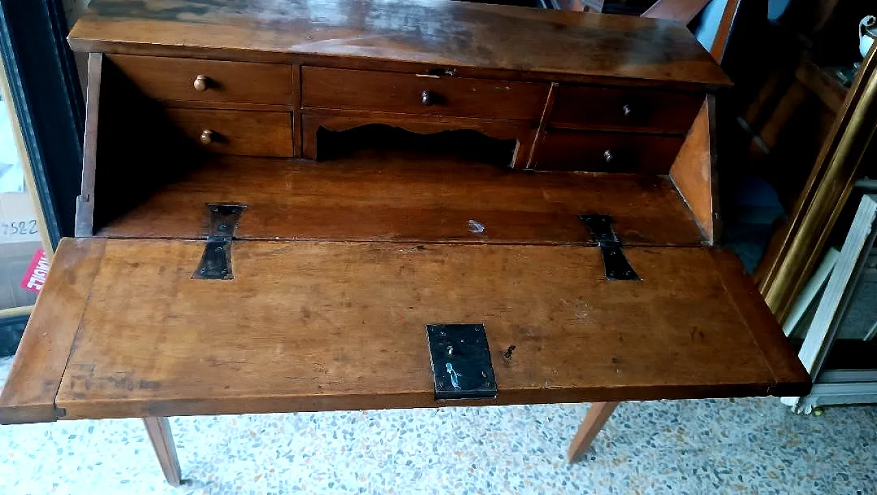 Writing desk with flap and a solid walnut drawer, late 18th century 3