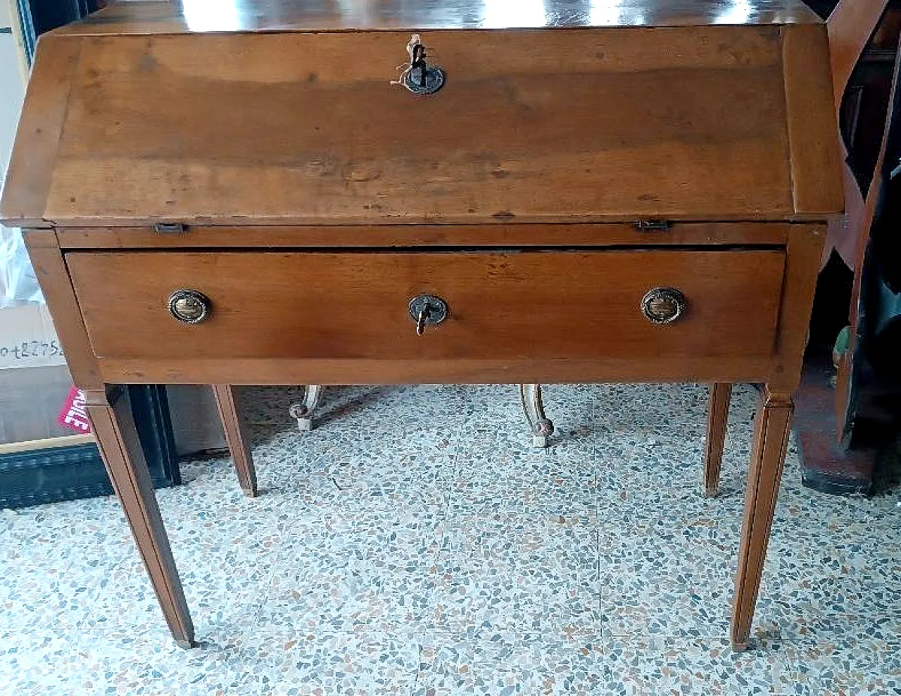 Writing desk with flap and a solid walnut drawer, late 18th century 5