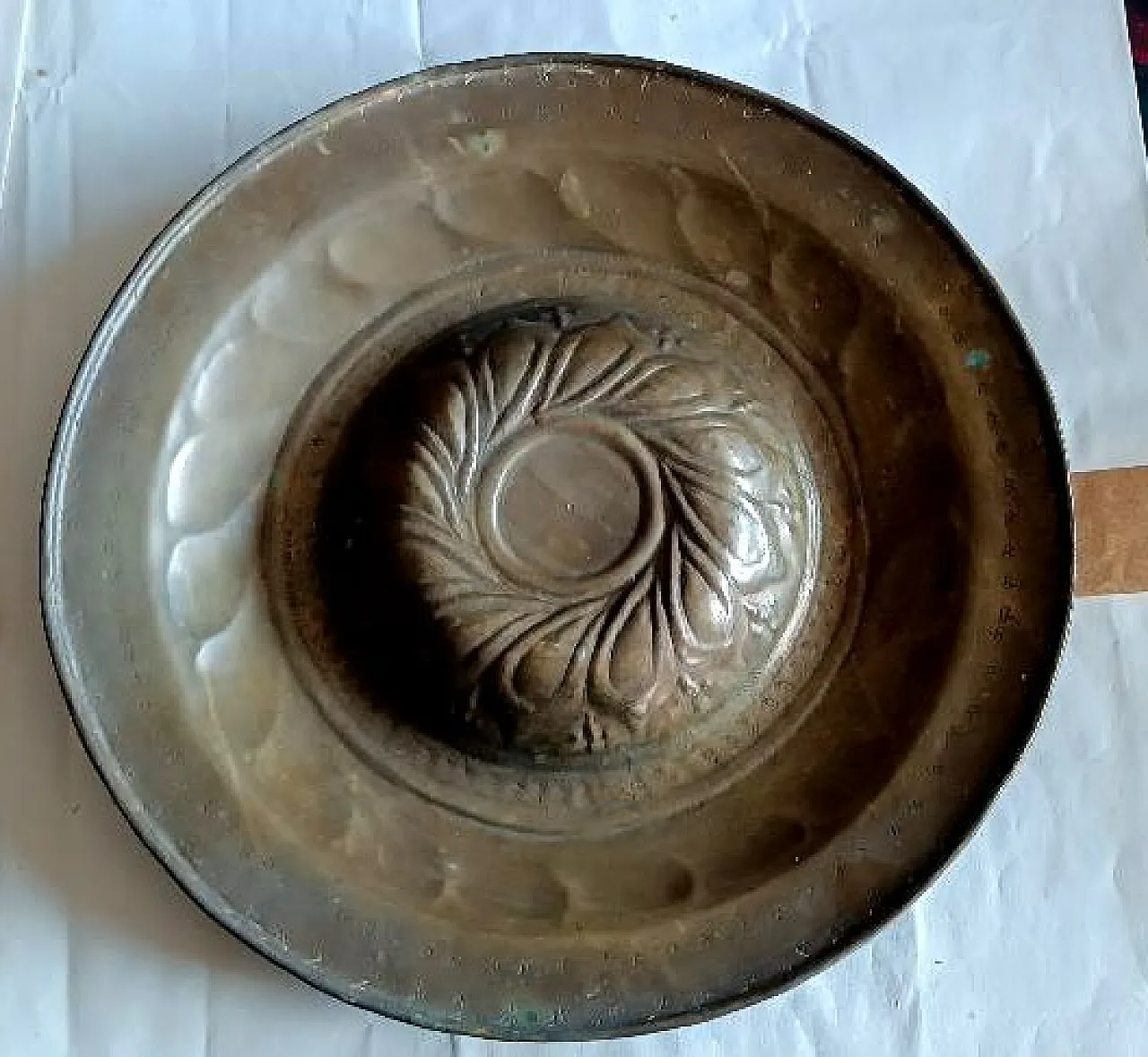 Embossed brass almoner plate, 17th century 2