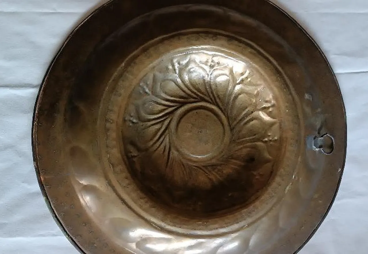 Embossed brass almoner plate, 17th century 7