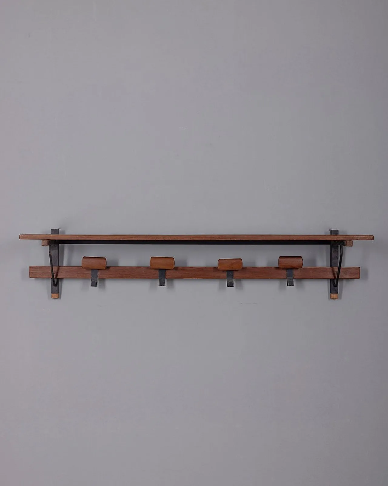 Attaccapanni in legno, anni '60 1