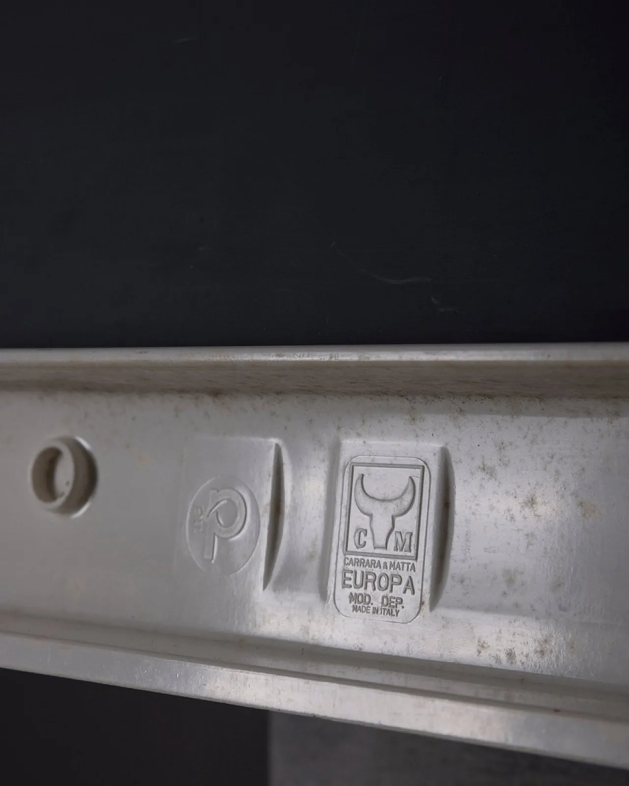 Specchio da parete bianco di Carrara Matt, anni '70 5