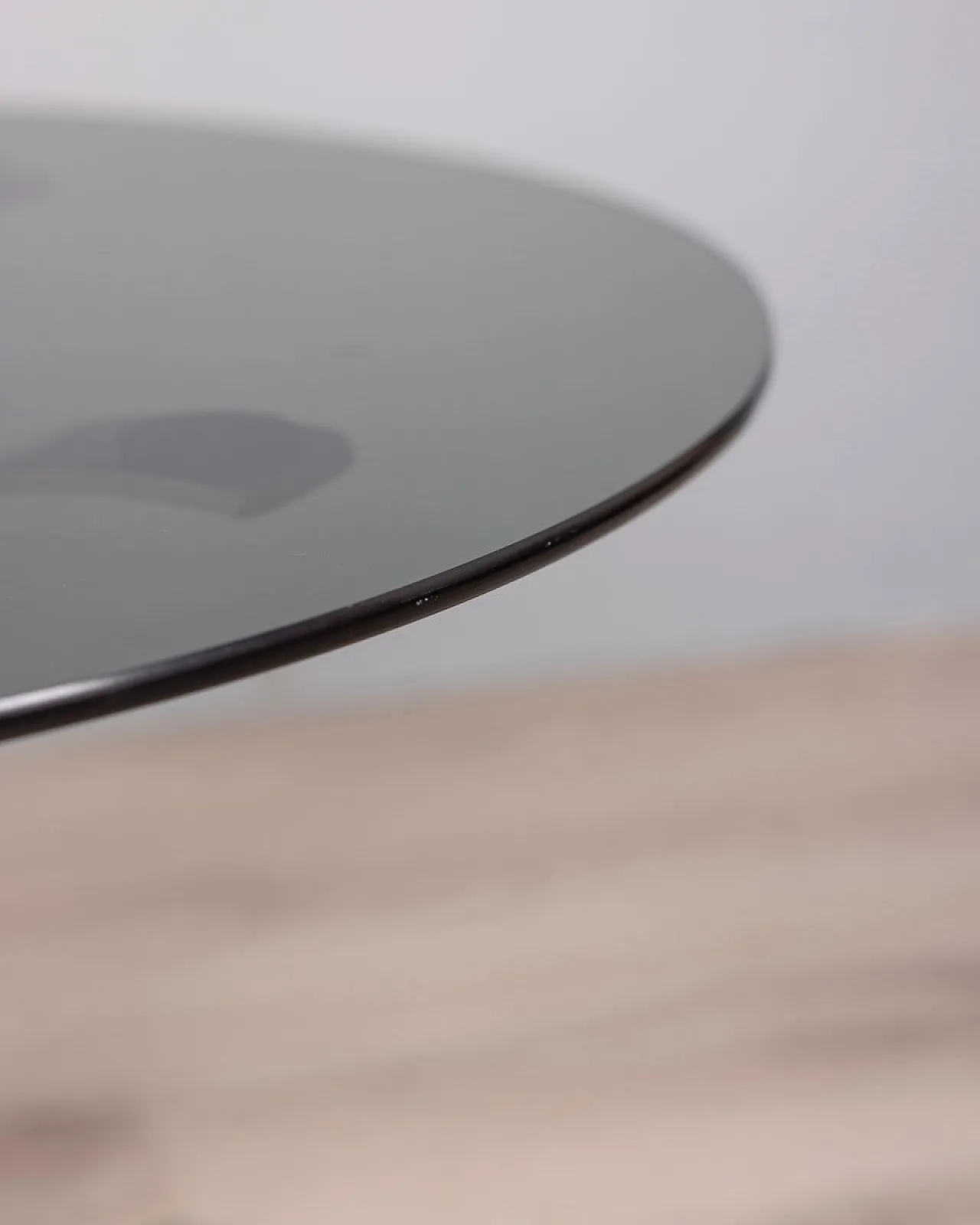 Tavolino da caffè in metallo cromato e vetro, anni '60 4