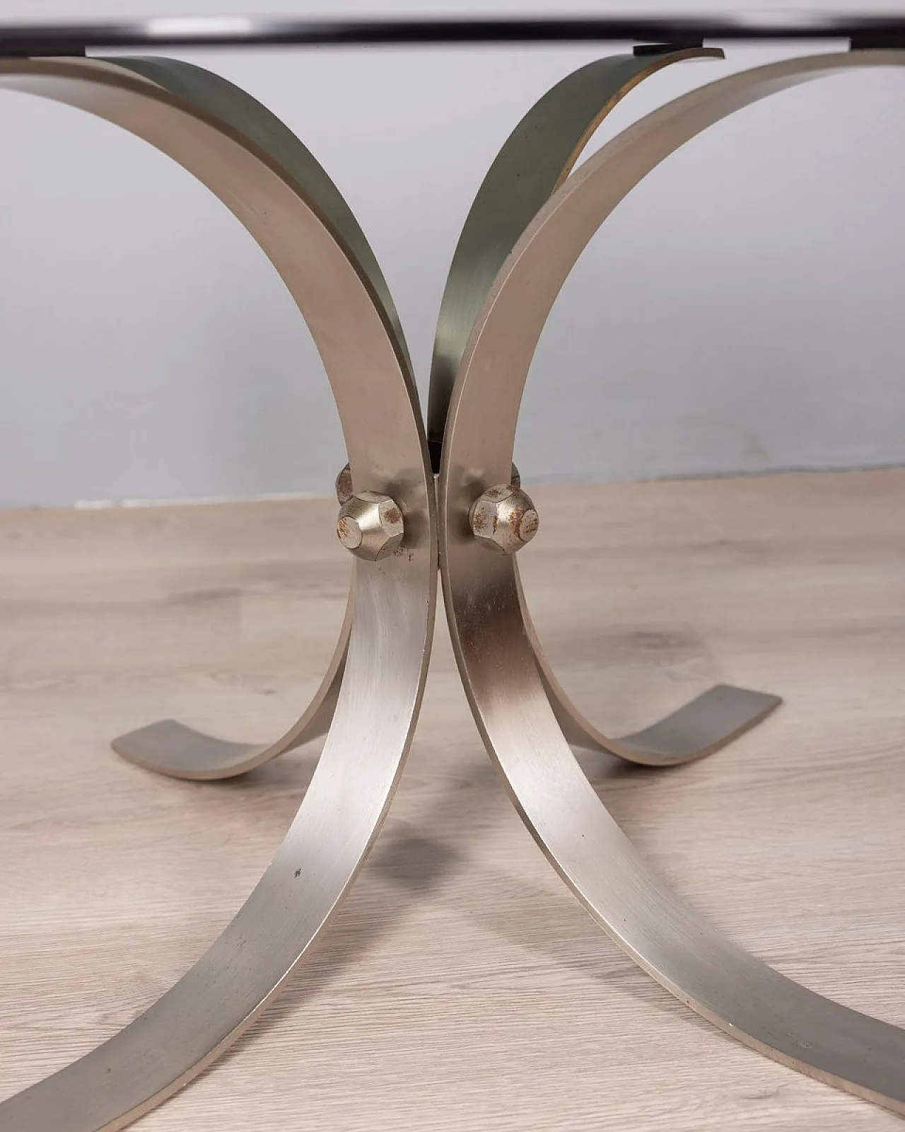 Tavolino da caffè in metallo cromato e vetro, anni '60 5