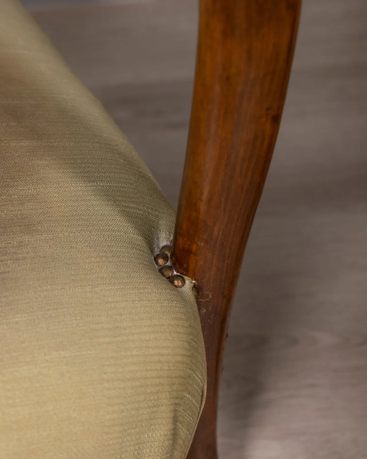 Coppia di poltrone in legno e tessuto, anni '50 9