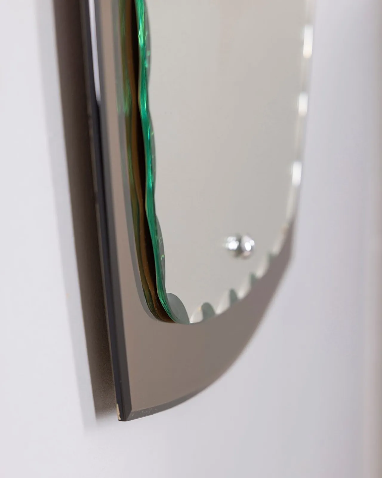 Specchio da parete in vetro fumé con faretti, anni '60 4