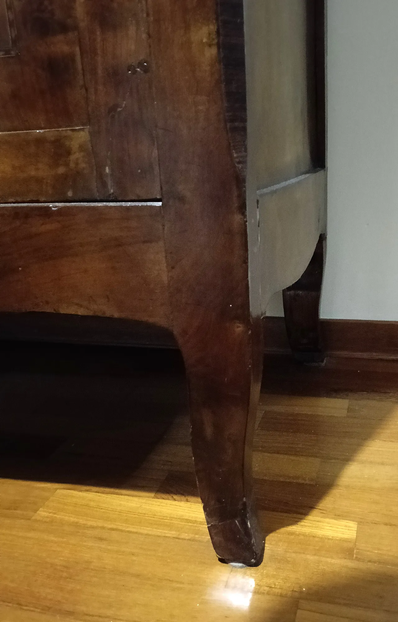 Sideboard with decorated display cases, 19th century 14