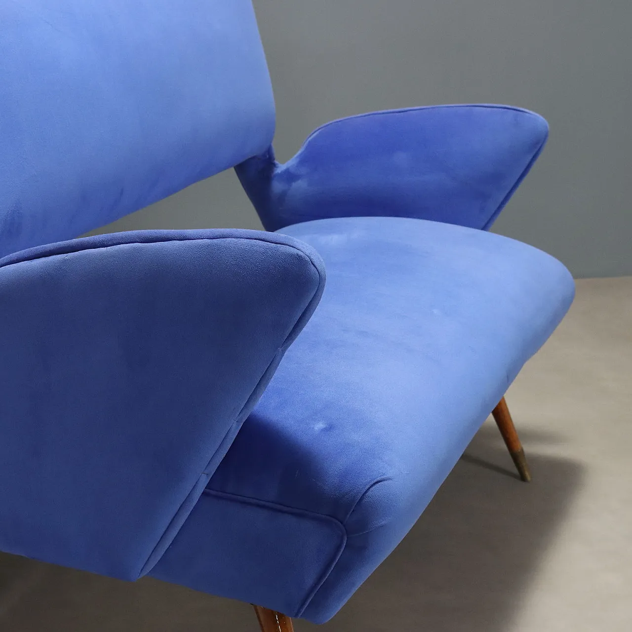 Divano a due posti in velluto con braccioli, '900 4