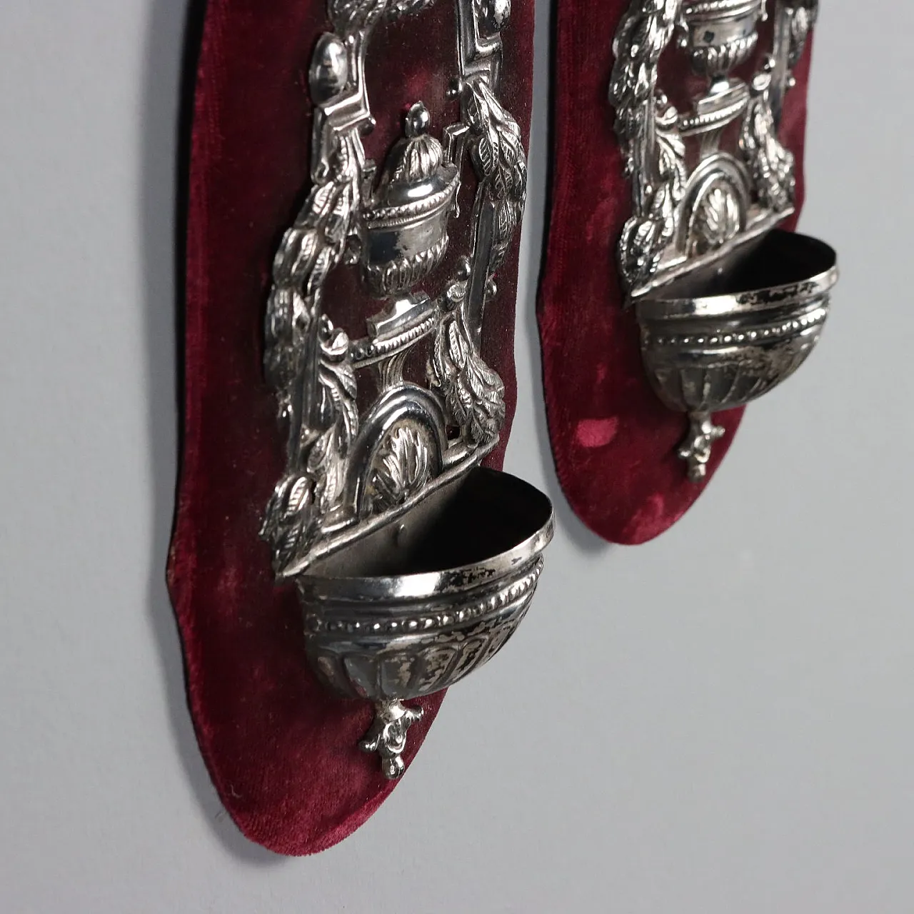 Pair of embossed and chiseled silver holy water fonts, 19th century 3