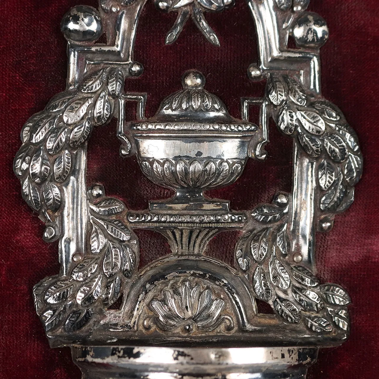 Pair of embossed and chiseled silver holy water fonts, 19th century 5