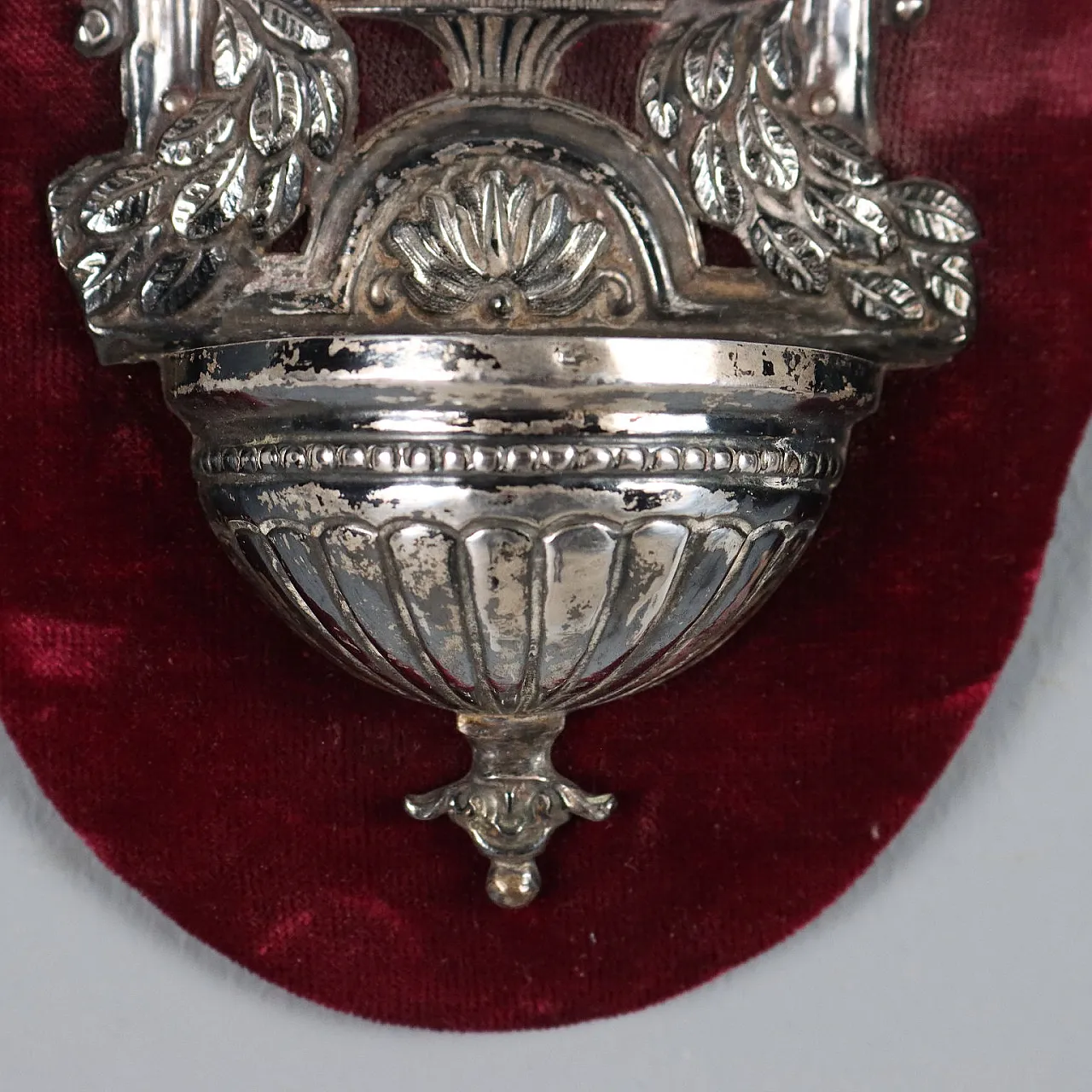 Pair of embossed and chiseled silver holy water fonts, 19th century 6