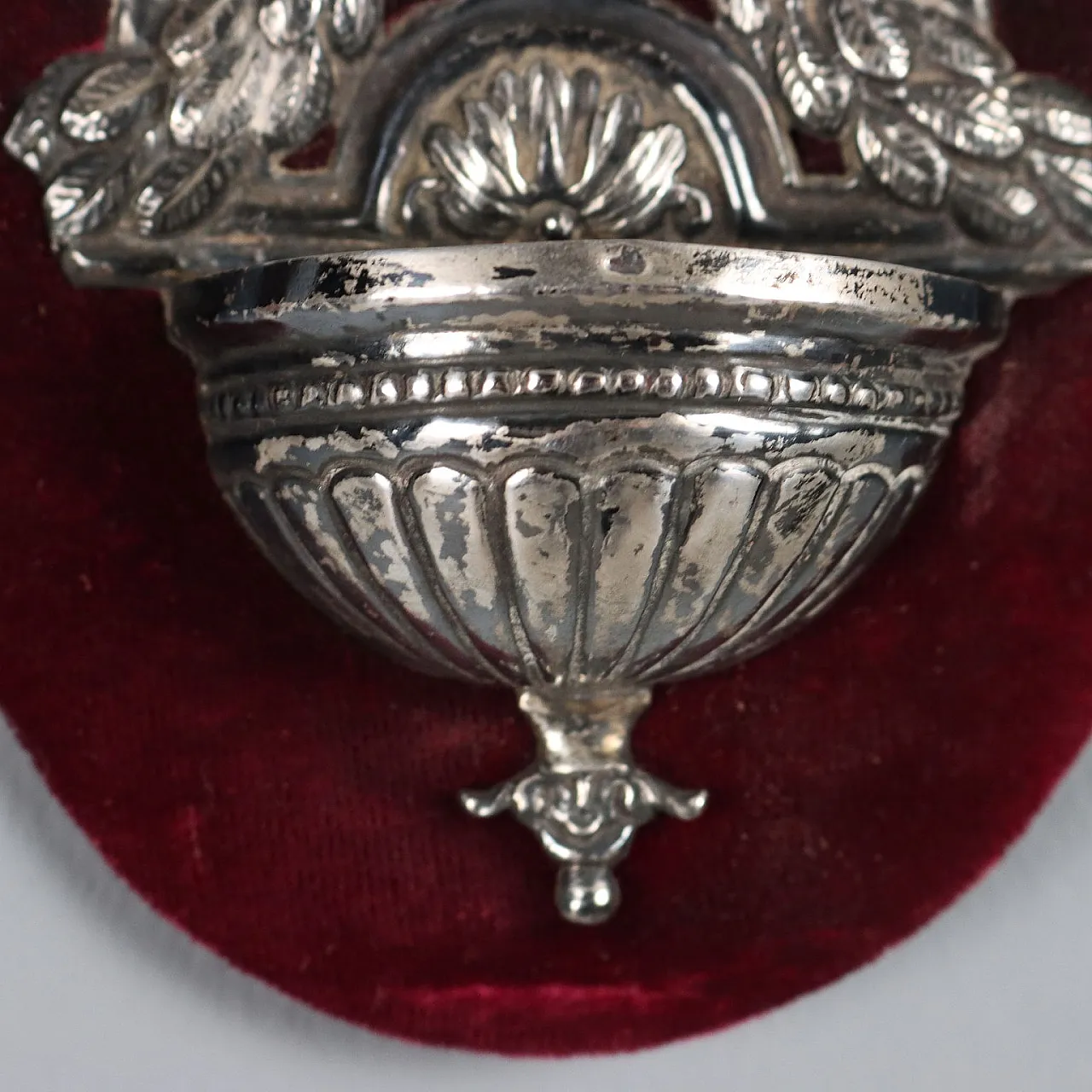 Pair of embossed and chiseled silver holy water fonts, 19th century 7