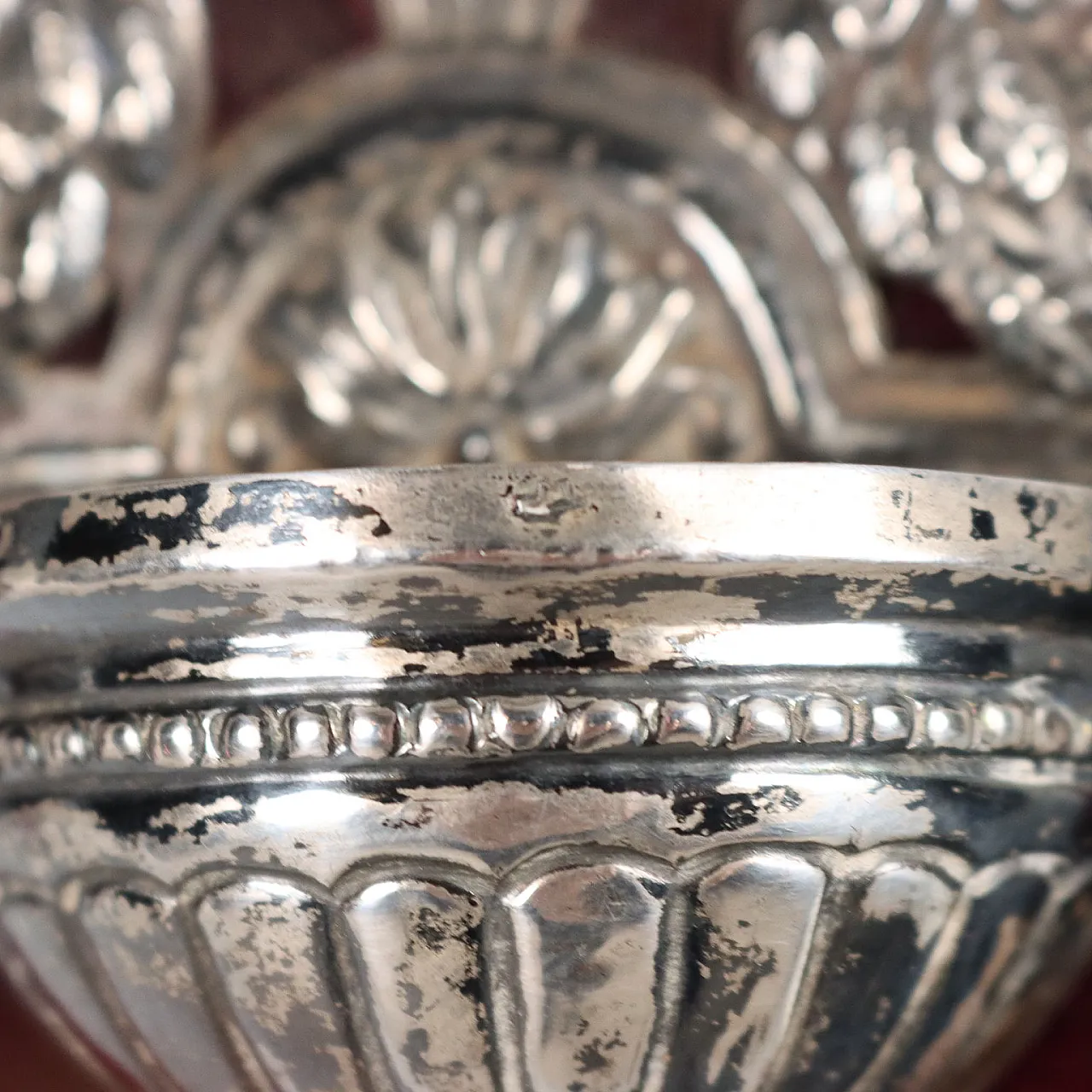 Pair of embossed and chiseled silver holy water fonts, 19th century 8