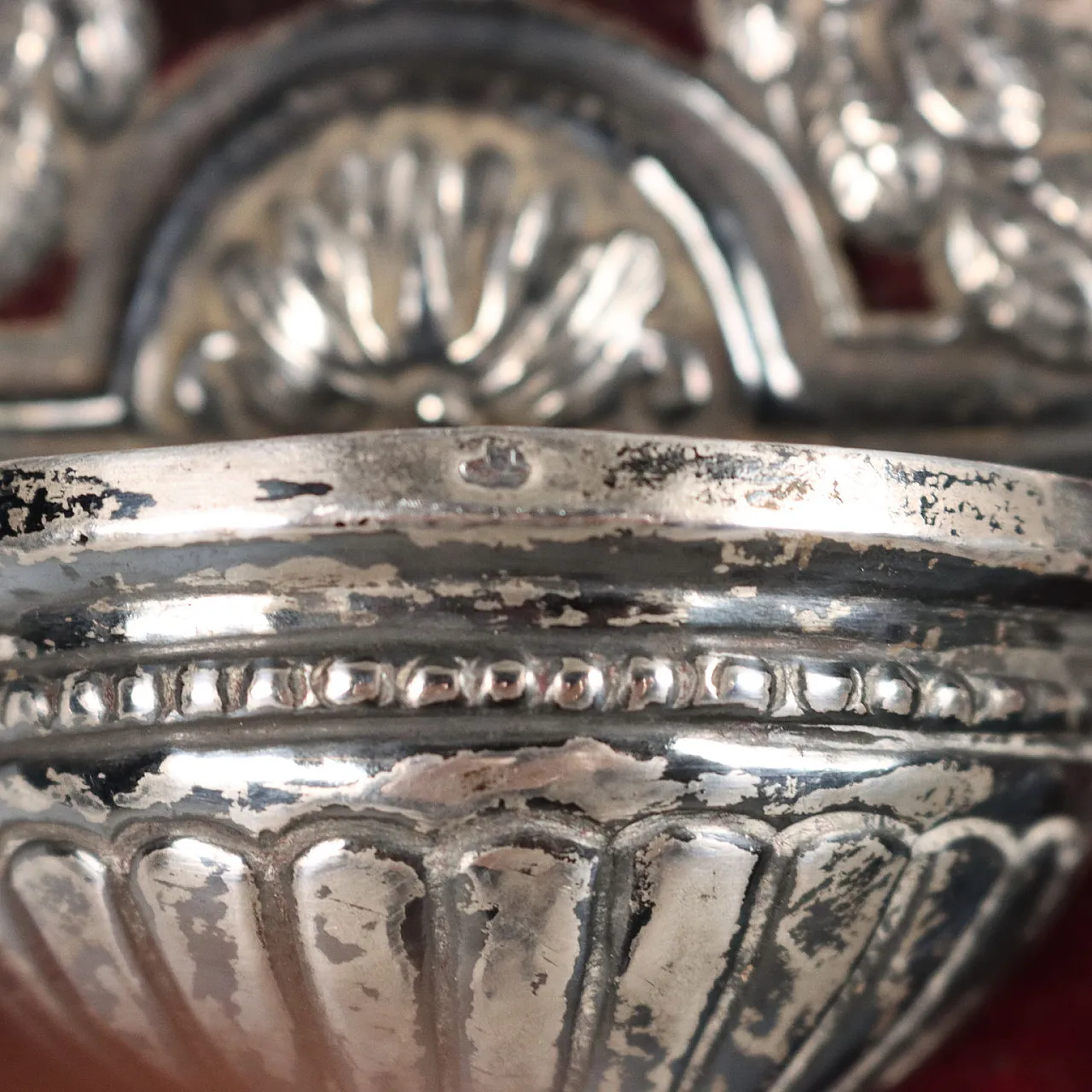 Pair of embossed and chiseled silver holy water fonts, 19th century 9