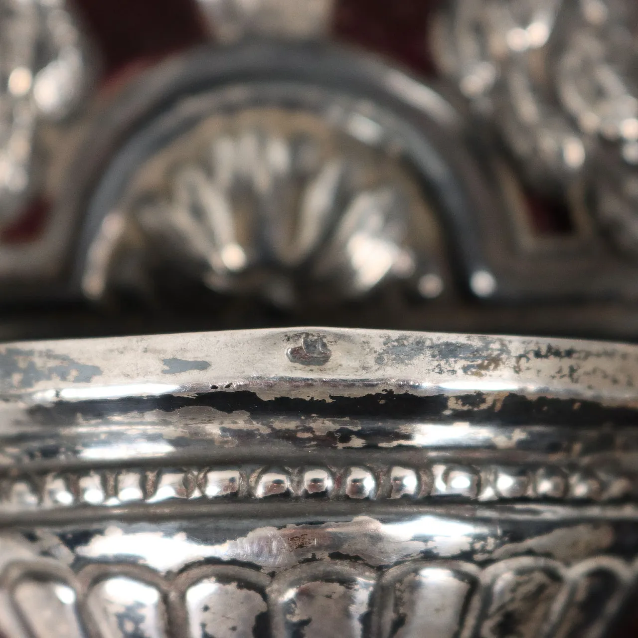 Pair of embossed and chiseled silver holy water fonts, 19th century 10