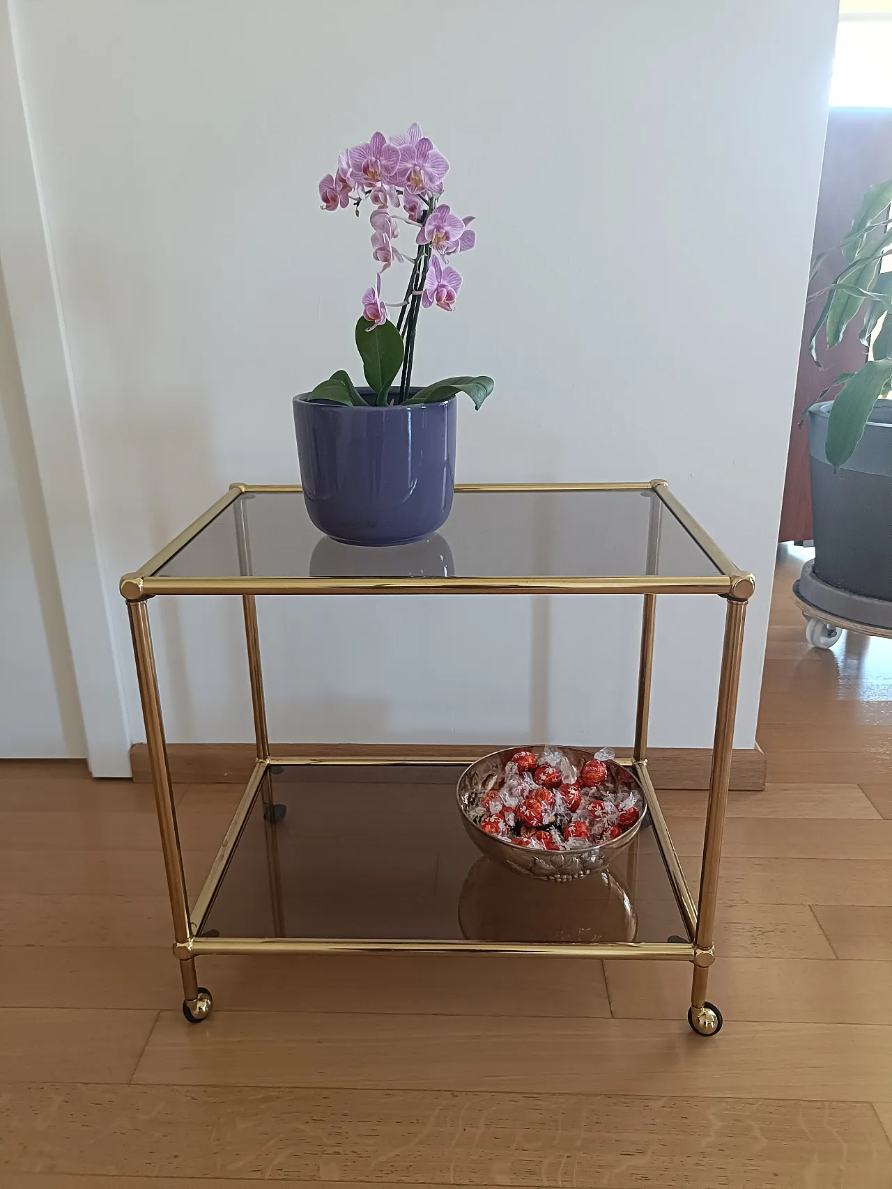 Carrello Bar in ottone e cristallo fumé di Regen, anni '70 1