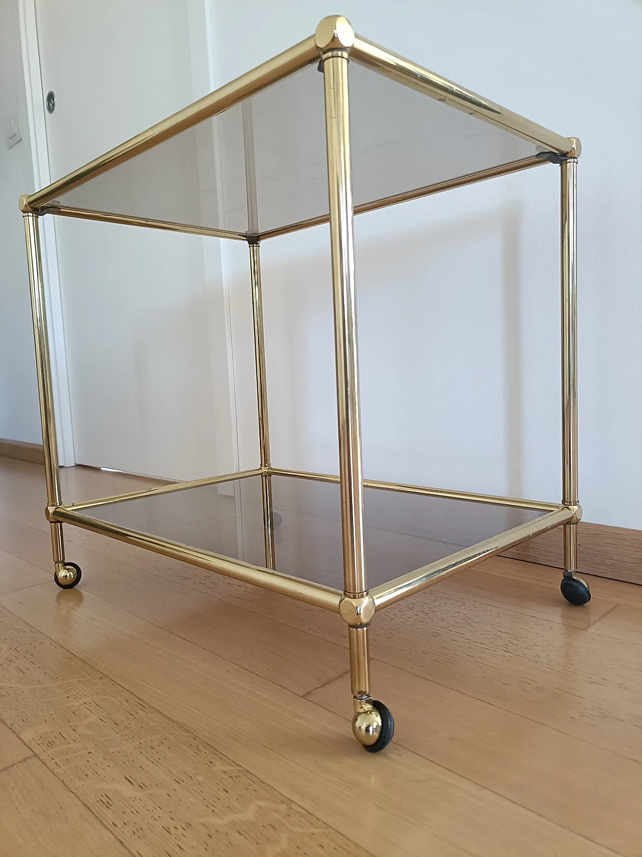 Carrello Bar in ottone e cristallo fumé di Regen, anni '70 2