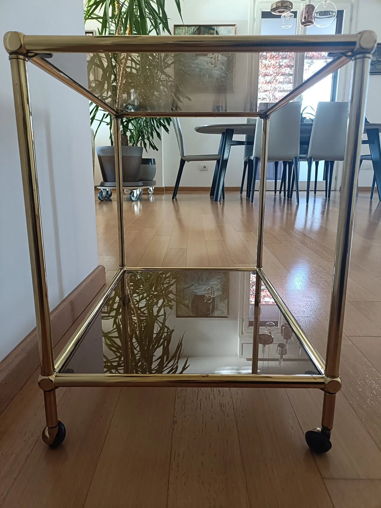 Carrello Bar in ottone e cristallo fumé di Regen, anni '70 4