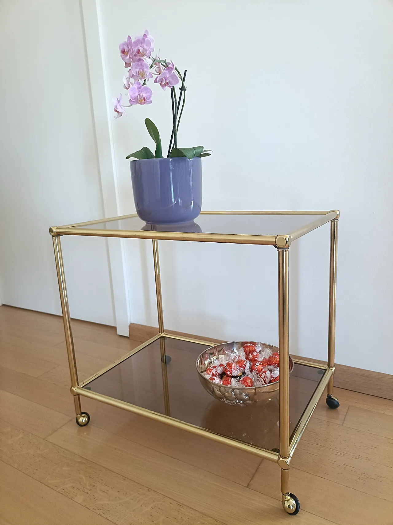 Carrello Bar in ottone e cristallo fumé di Regen, anni '70 6