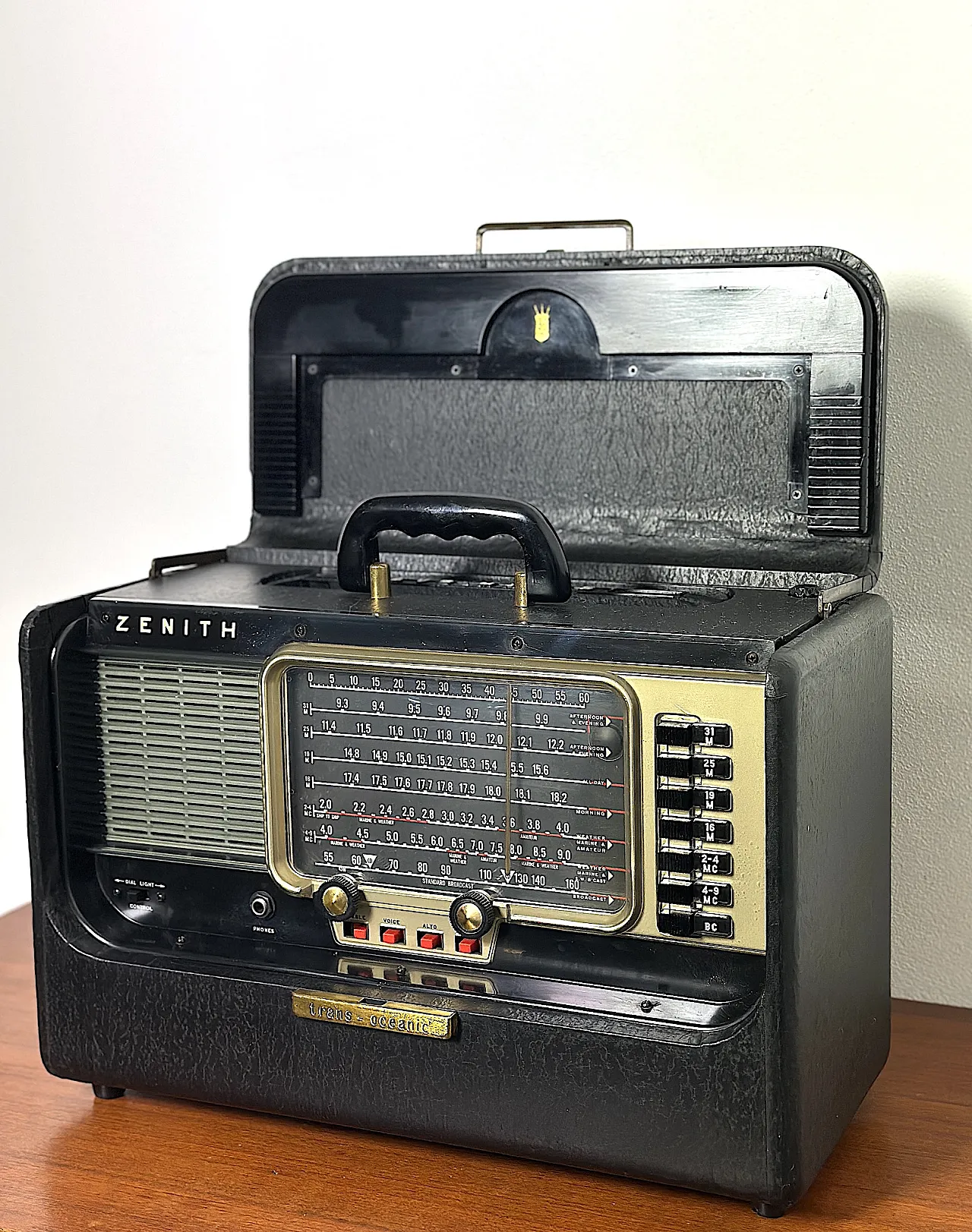 Trans-Oceanic B600 Portable Radio by Zenith, USA 1959-1962 5